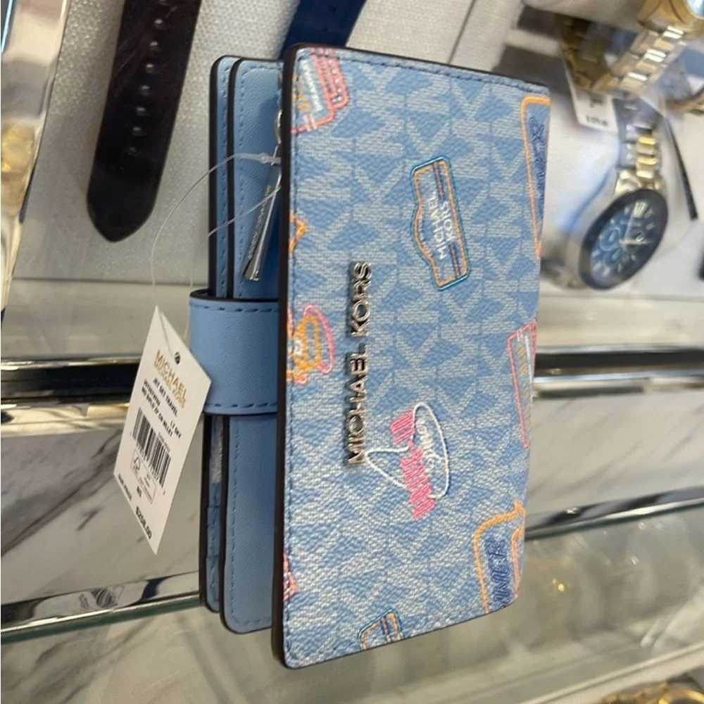 Michael Kors Jet Set Travel Medium Printed Signature Logo Bi-Fold Wallet LT SKY